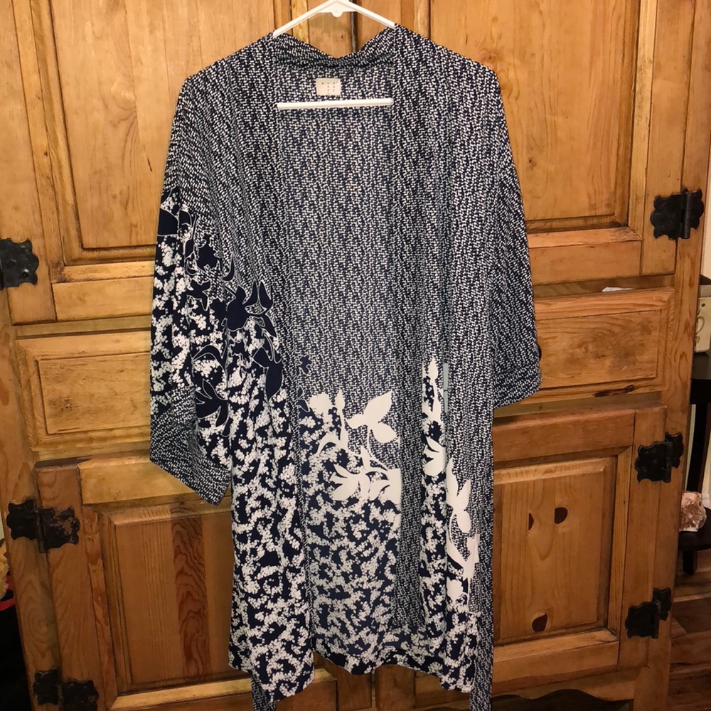 Navy floral kimono